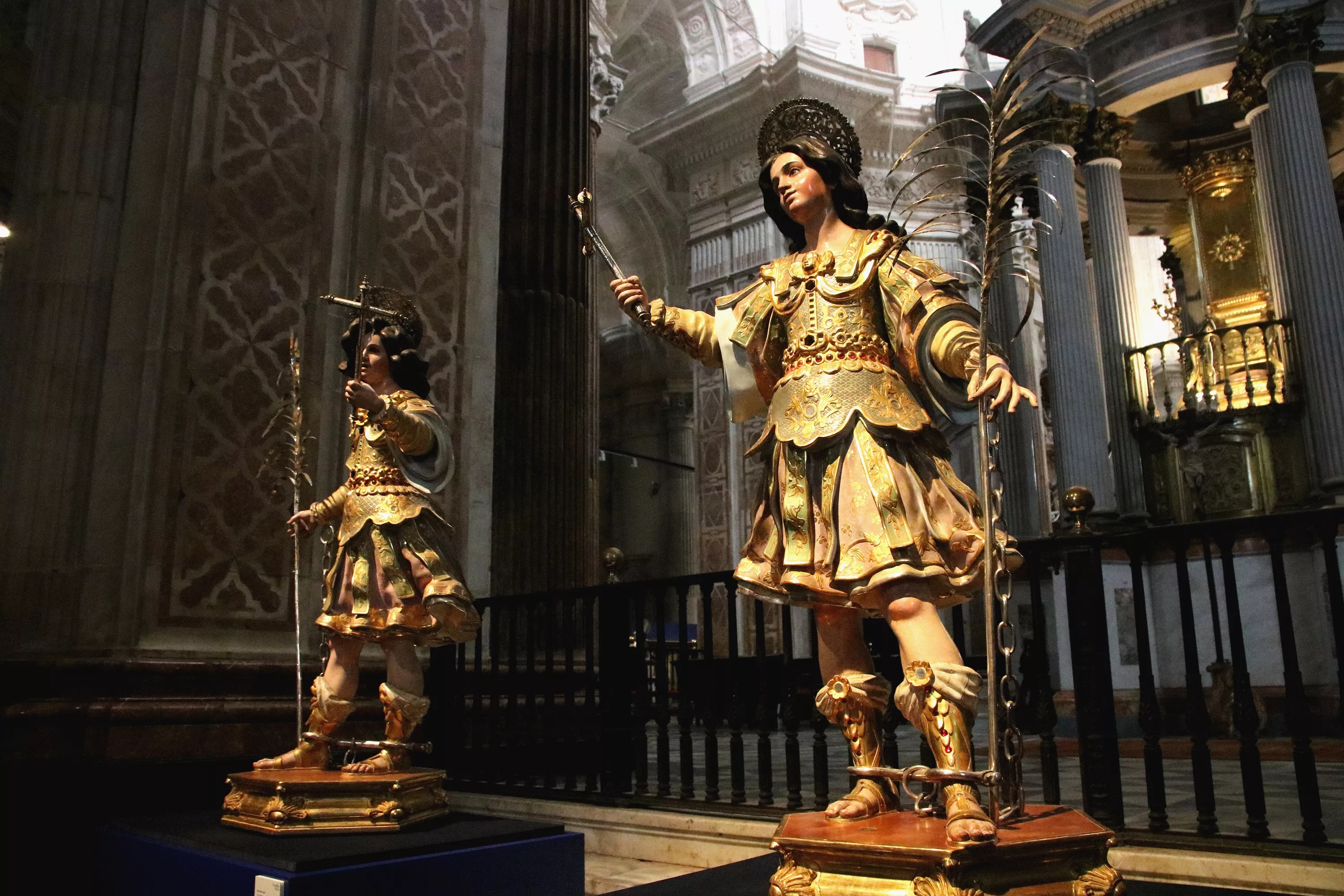 Las figuras de los patronos de Cádiz en la capilla de la Catedral.